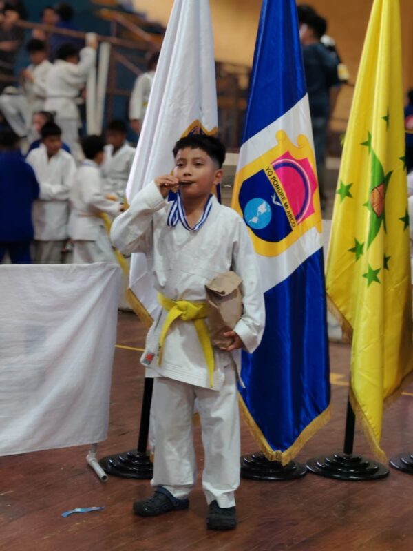 Desde pequeño, Duglas, sueña con competir representando a Guate en competencias internacionales. Fotografías: Redes Sociales.